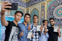 المعتدلون والإصلاحيون يتقدمون بـ