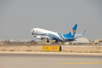 طائرة عُمانية تتعرّض لانفجار إطارات في مطار أبوظبي