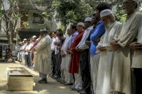 تنظيم القاعدة يتبنى قتل ناشطين يدافعان عن حقوق المثليين في بنغلادش