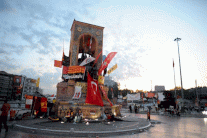 داود أوغلو: دستور تركيا الجديد سيبقي على النظام العلماني