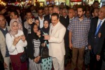 ملك البحرين يتجول في شرم الشيخ