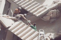 حلب تُباد حجرًا وبشرًا... والعالم يتفرج