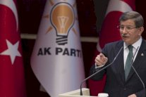 داود أوغلو: الدستور الجديد ليبرالي يحافظ على العلمانية