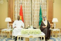 الملك سلمان يستقبل رئيس بوركينا فاسو
