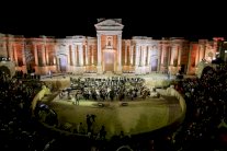 موسيقى كلاسيكية وأغانٍ وطنية في تدمر الاثرية