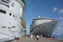 أول سفينة سياحية أميركية ترسو في كوبا منذ نصف قرن