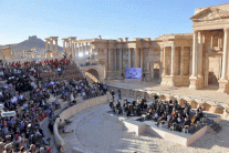 موسكو تسخر من تصريحات هاموند