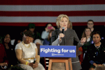 كلينتون تدشّن معركتها النهائية ضد ترامب