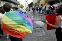 اعتصام نادر في بيروت دعما للمثليين