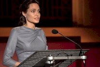 أنجلينا جولي تنتقد الاتحاد الأوروبي بشأن اللاجئين