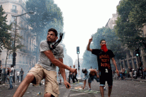 فرنسا تقرر تبني إصلاح قانون العمل