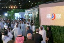 محمد بن راشد يتفقد الممشى الإعلامي بمنتدى الإعلام العربي