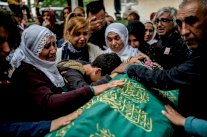 تركيا تشيع 13 قرويا قتلوا في انفجار