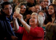 كلينتون تعتبر دونالد ترامب خطرا على الديموقراطية