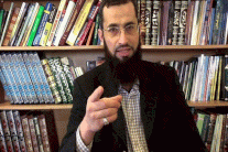 الأردن يفرج عن الداعية الإسلامي أياد القنيبي