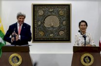 كيري يشيد بالانتقال الى الحكم المدني في بورما