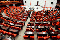 البرلمان التركي يصادق على رفع الحصانة عن النواب
