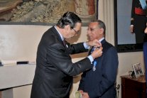 اسبانيا تمنح وسامًا رفيعًا لعبد الإله التهاني 