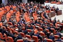 البرلمان التركي يتبنى قانون رفع الحصانة 