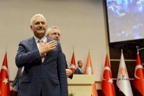 يلدريم يخلف داود أوغلو 