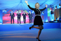 حيث رقصت زاخاروفا على أنغام