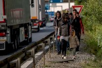 توجيه تهم إلى بريطانيين اثنين بعد إنقاذ مهاجرين