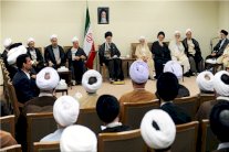 خامنئي يحذر من