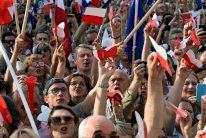 عشرات الاف المتظاهرين في بولندا رفضا لسياسة الحكومة