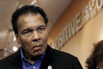 كلينتون تزجّ بـ