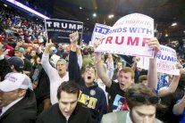 تصعيد في الحرب الكلامية بين كلينتون وترامب