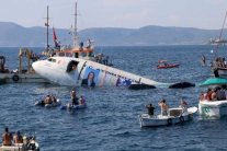 تركيا تغرق طائرة لإنعاش السياحة