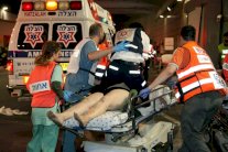 ليبرمان يأمر بعدم تسليم جثث الفلسطينيين الى عائلاتهم