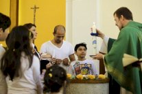 مئات المسلمين يتحولون للمسيحية في بريطانيا