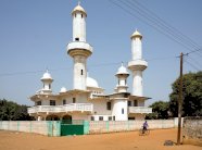 غامبيا تحظر الموسيقى والغناء والرقص في رمضان