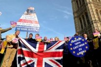 البرلمان البريطاني يمدد مهلة التسجيل للمشاركة في الاستفتاء