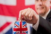 مؤيدو ومعارضو خروج بريطانيا يلعبون آخر أوراقهم