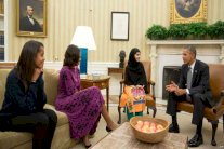 ميشيل أوباما تجول دولًا دعمًا لتعليم الفتيات