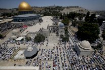 اسرائيل تجيز لـ300 فلسطيني من غزة الصلاة في القدس