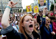 الاف المتظاهرين في بولندا ضد منع الاجهاض