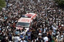 جنازة حاشدة للمنشد الصوفي الباكستاني الشهير أمجد صابري