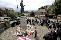 روح جو كوكس تعيد مكتشف الأوكسجين للحياة