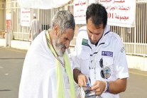 سوار إلكتروني لتسهيل التعرف إلى الحجاج والمعتمرين