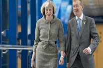 ما دور بي نظير بوتو في حياة تريزا ماي ؟