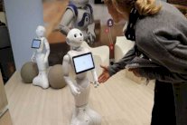 أوروبا تدرس إعلان الروبوتات أشخاصًا إلكترونيين!