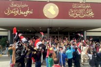 وزراء عراقيون مقالون يتهيئون للعودة إلى مناصبهم