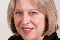 ماي الوحيدة القادرة على كبح طموحات جونسون 