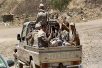 مقتل 33 عنصرا من الحوثيين والقوات الحكومية في اليمن