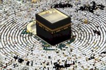 المسلمون يحتفلون بعيد الفطر رغم التفجيرات