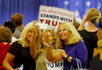 ترامب وكلينتون يعلقان تجمعاتهما الانتخابية