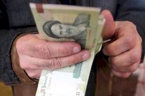 فضائح الرواتب العالية تهز إيران